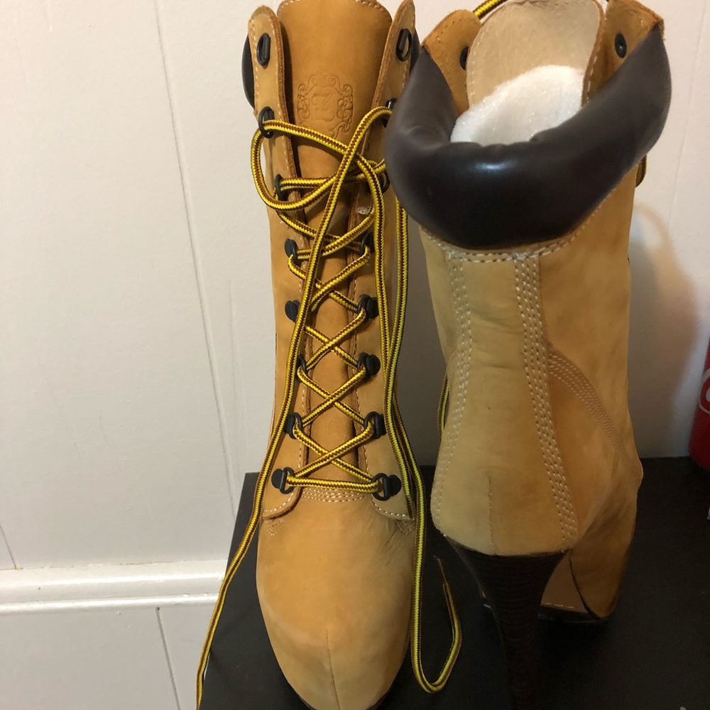 Ziggy boots size 8